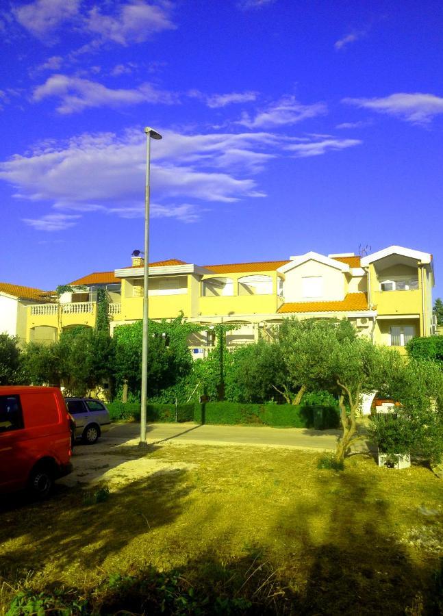 Apartments Dubravka Pirovac Exteriör bild